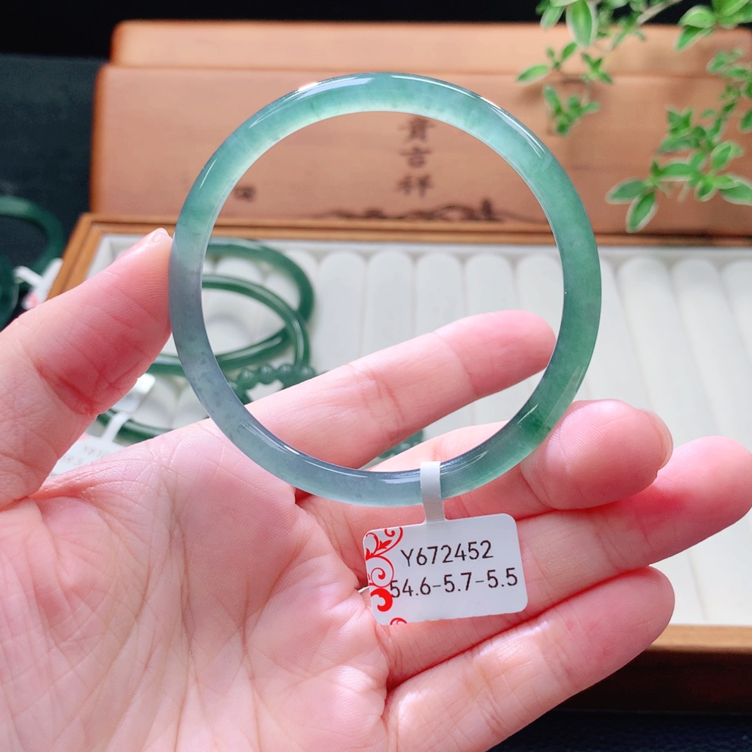 未镶嵌手镯（圆镯）翡翠