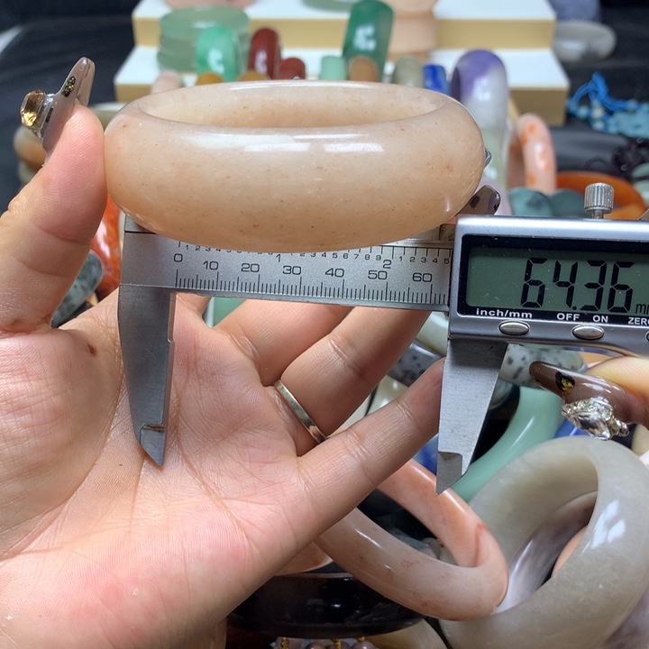 未镶嵌手镯石英质玉