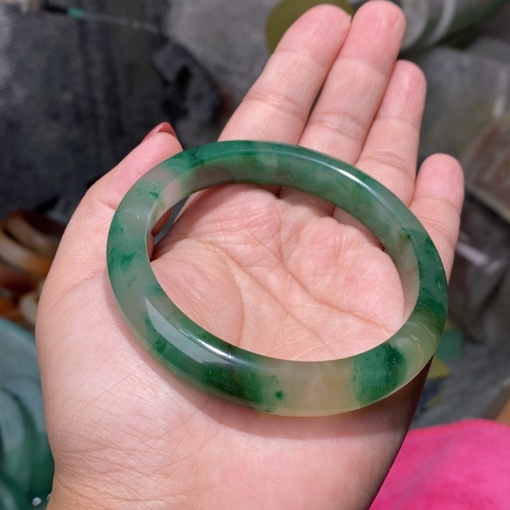 ꧁***꧂石英质玉未镶嵌手镯定制