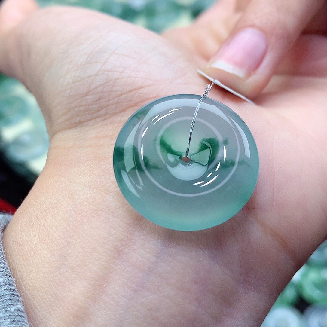 翡翠颈饰未镶嵌编号133。尺寸23.5-6