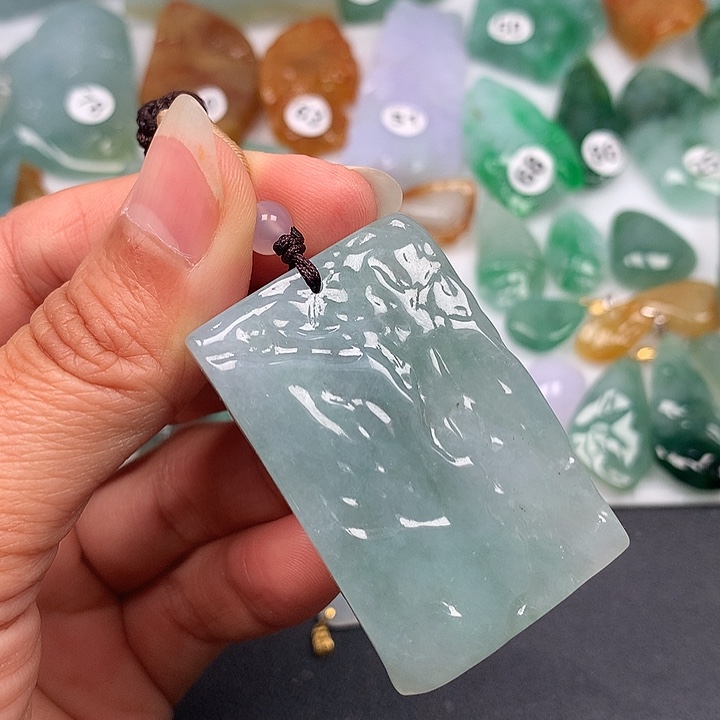 翡翠未镶嵌颈饰随型