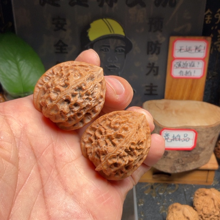 冬***灼吊坠文玩核桃苹果园33全品