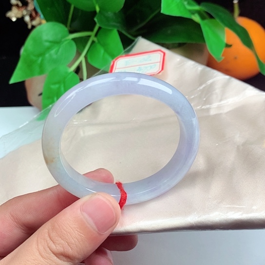 翡翠手镯未镶嵌?**谓贵妃