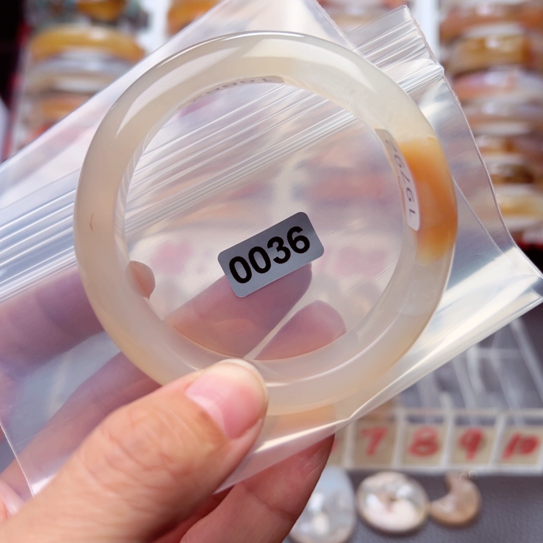 玛瑙/玉髓手镯未镶嵌静*…