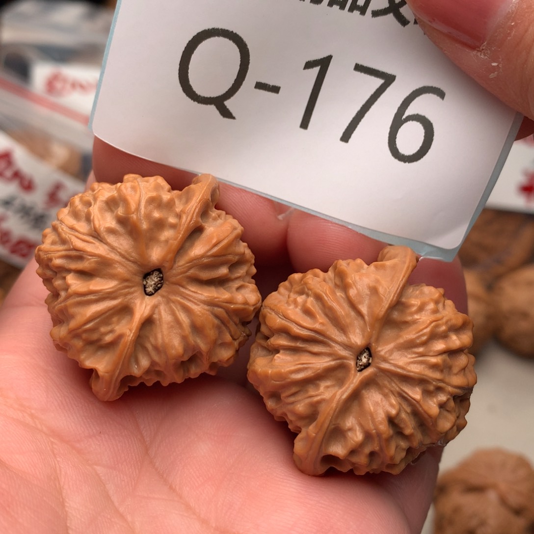 文玩核桃把件37金牛…………