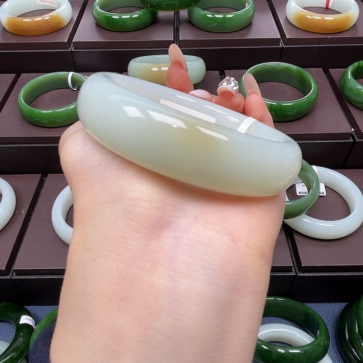 和田玉未镶嵌手镯