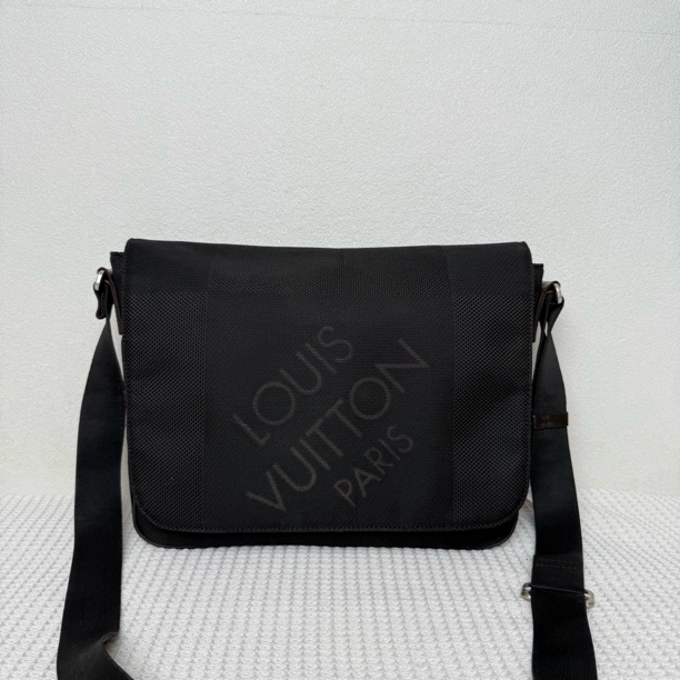 95新 LouisVuitton/路易威登 5597/经典陆军系列黑色帆布邮差包