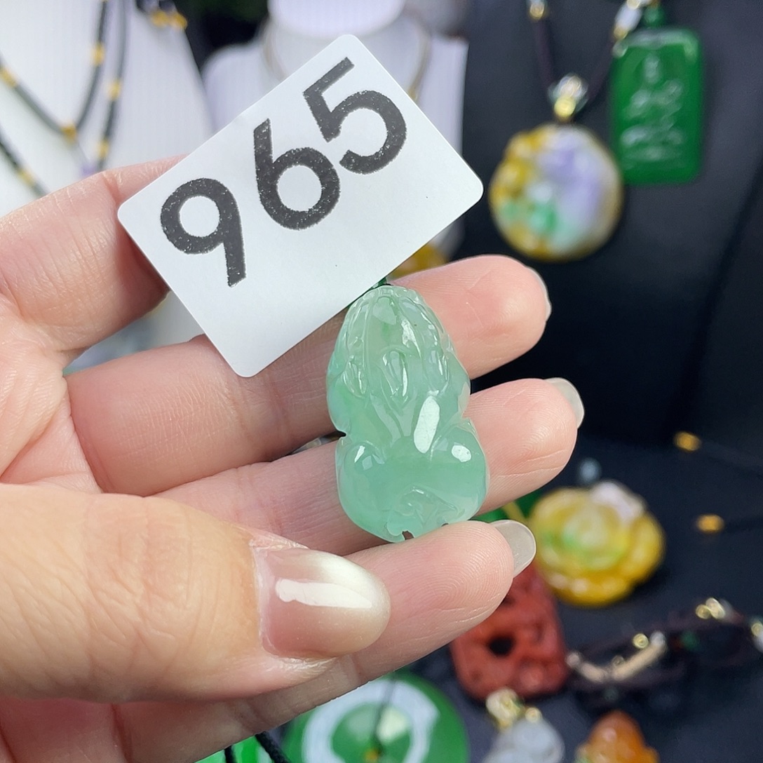 翡翠未镶嵌吊坠(赠链)