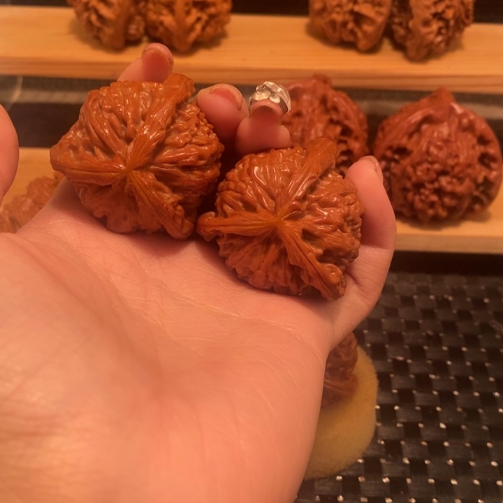 吊坠文玩核桃尼*坤核桃。白狮子。39.40尺