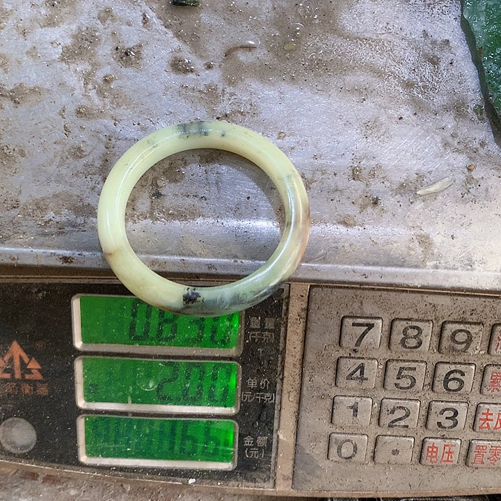 未镶嵌蛇纹石玉珠宝奇石