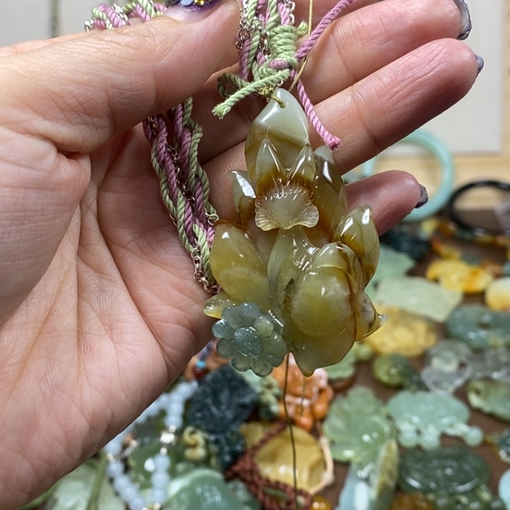 蛇纹石玉吊坠未镶嵌