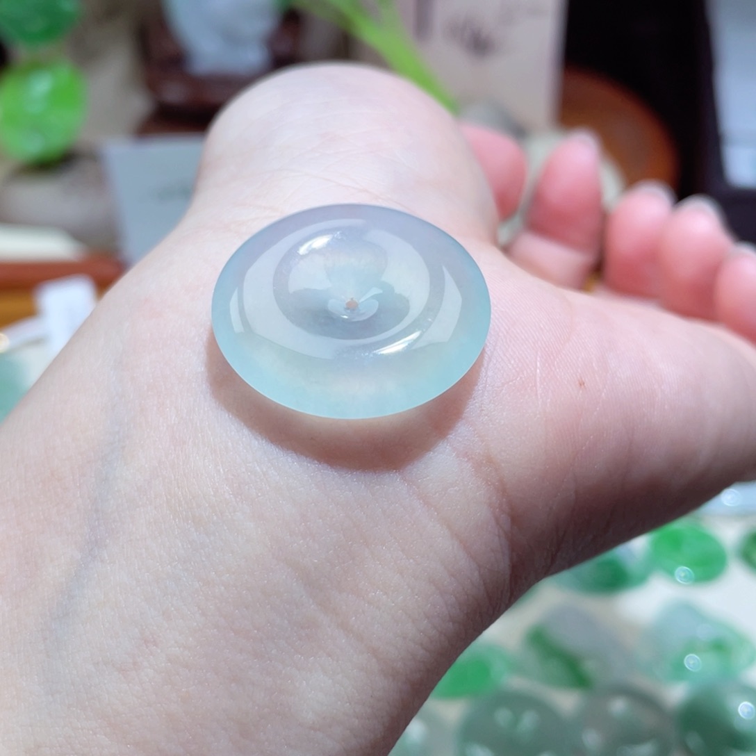 翡翠颈饰未镶嵌平安扣