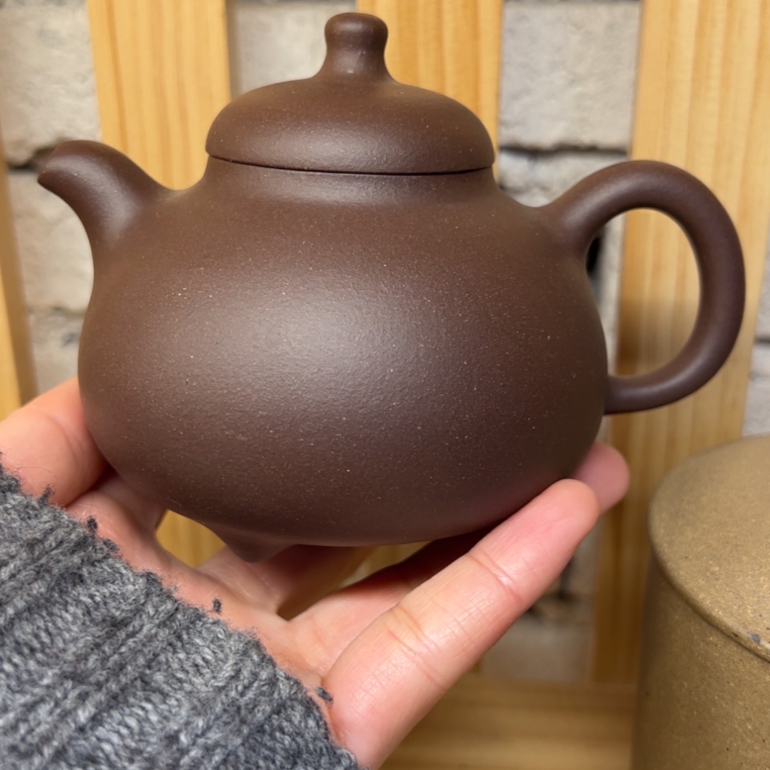 容量260毫升，紫泥，三足