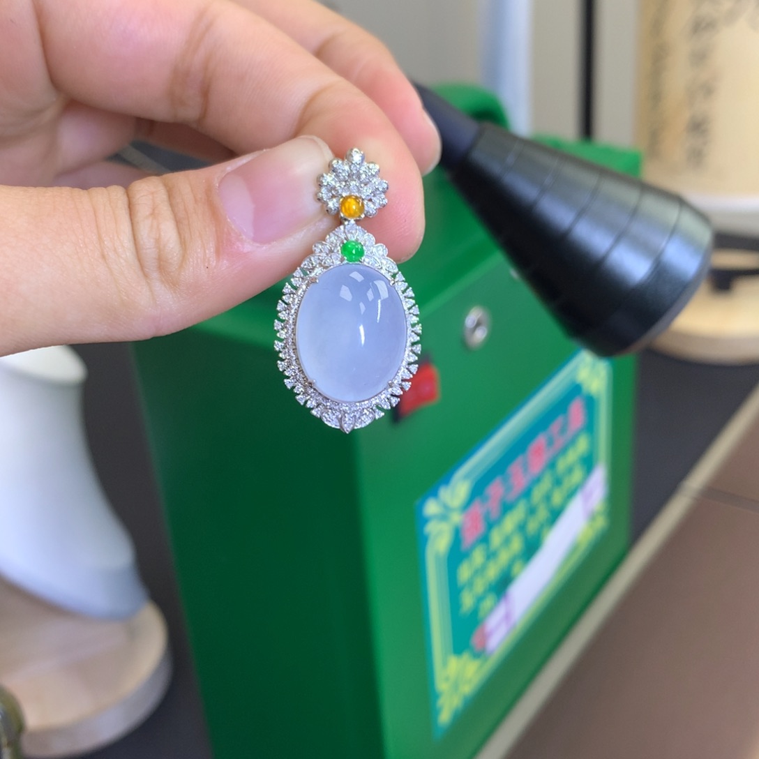 翡翠颈饰18K金镶嵌翡翠