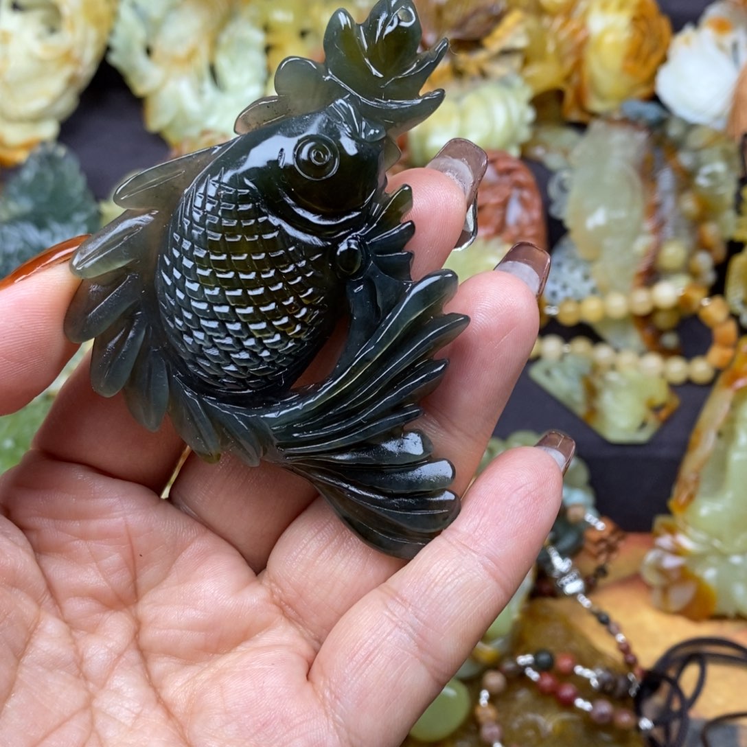 蛇纹石玉颈饰未镶嵌