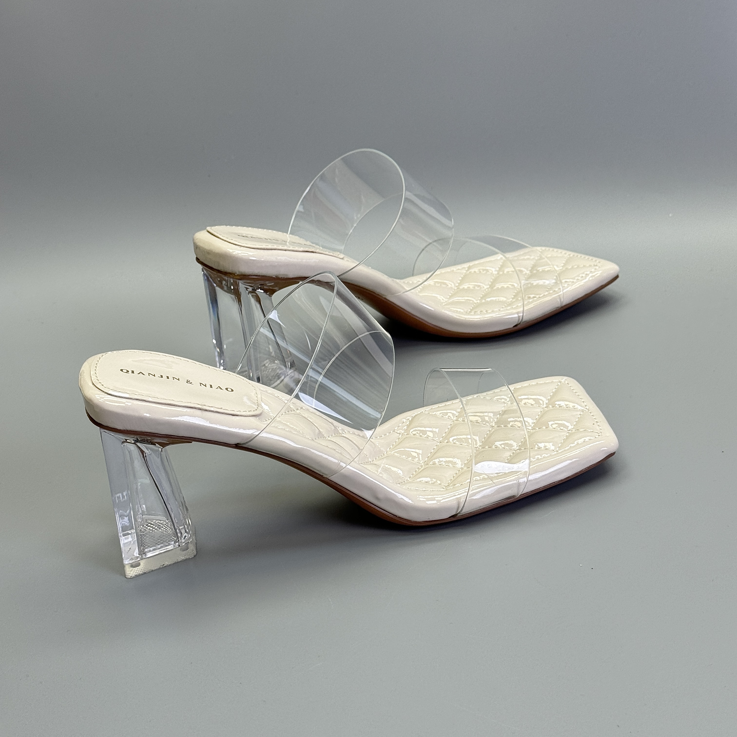 5573-9米色高跟鞋