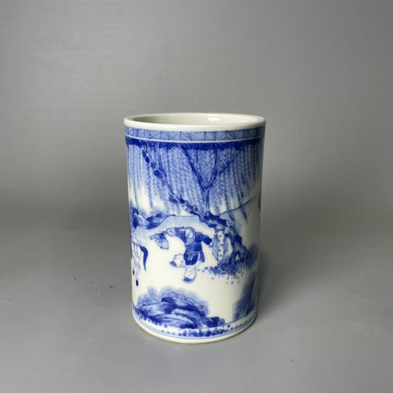 青花人物故事笔筒