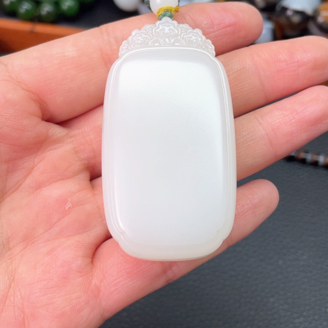 和田玉挂件未镶嵌铁*