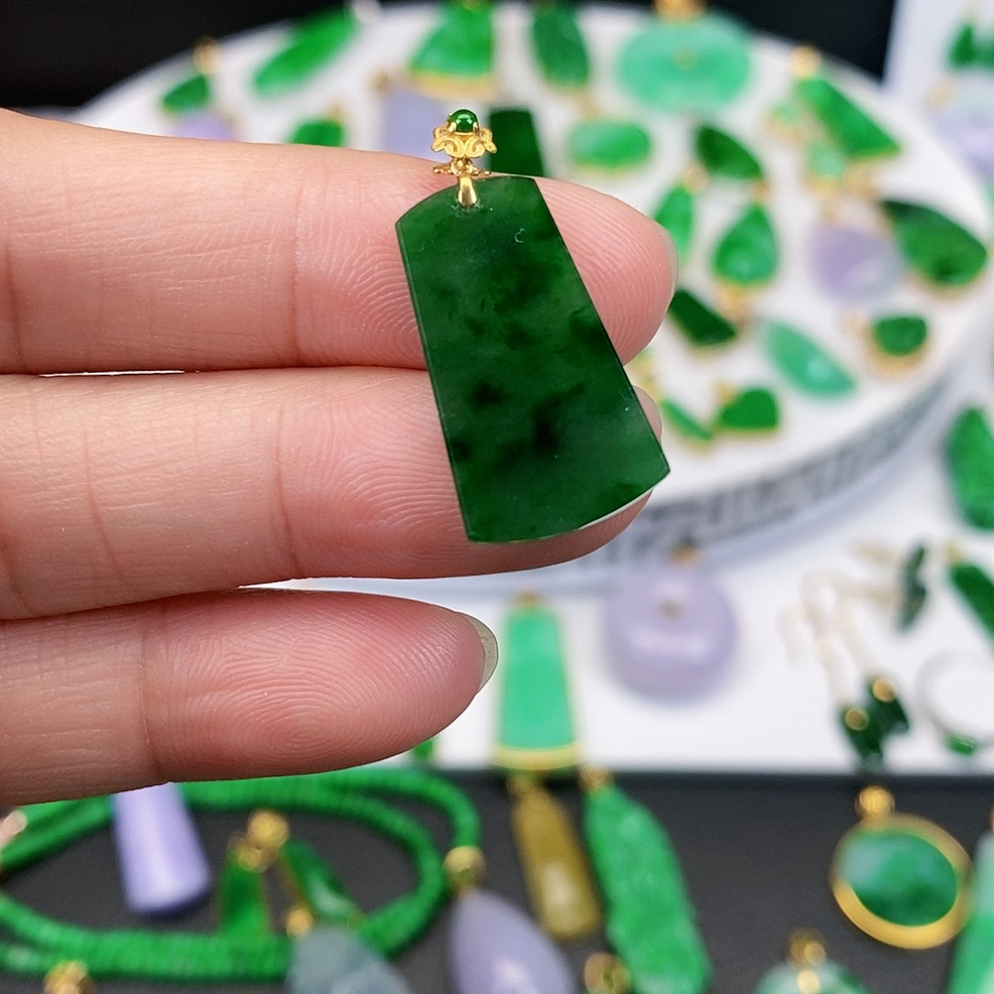 翡翠吊坠(不含链)18K金镶嵌