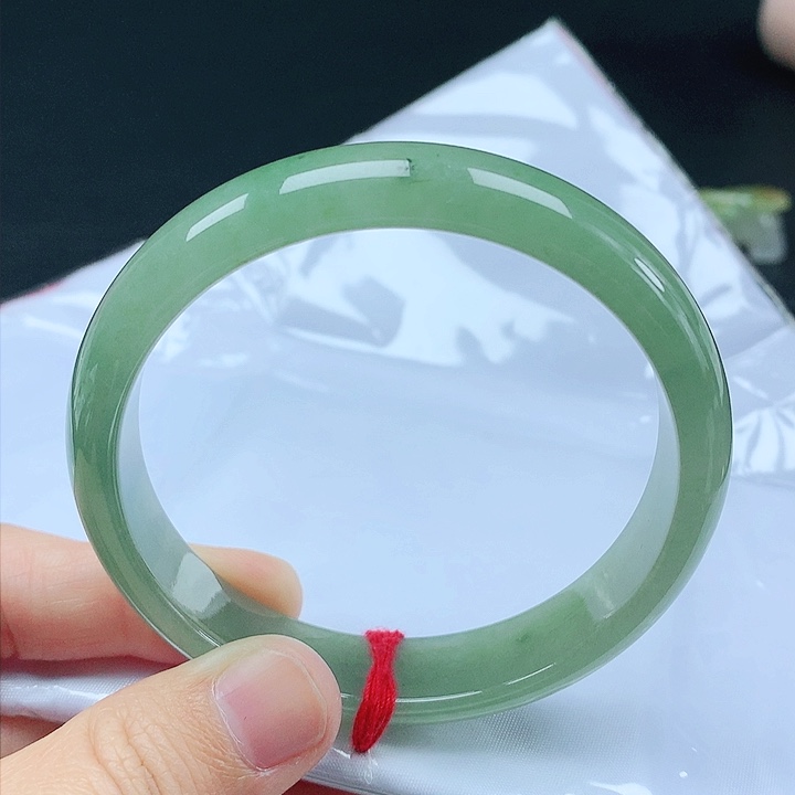 翡翠手镯未镶嵌天然翡翠手镯