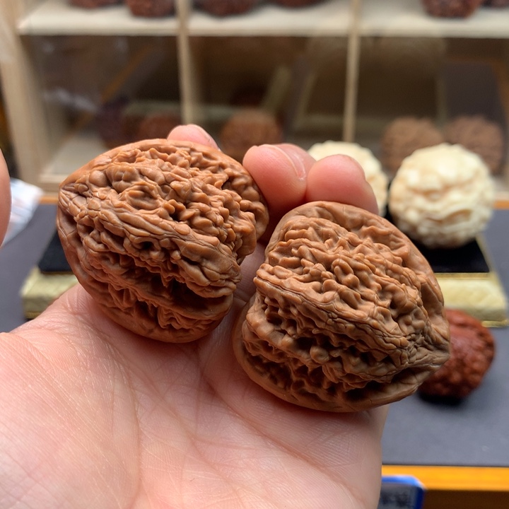 文玩核桃吊坠虎头王