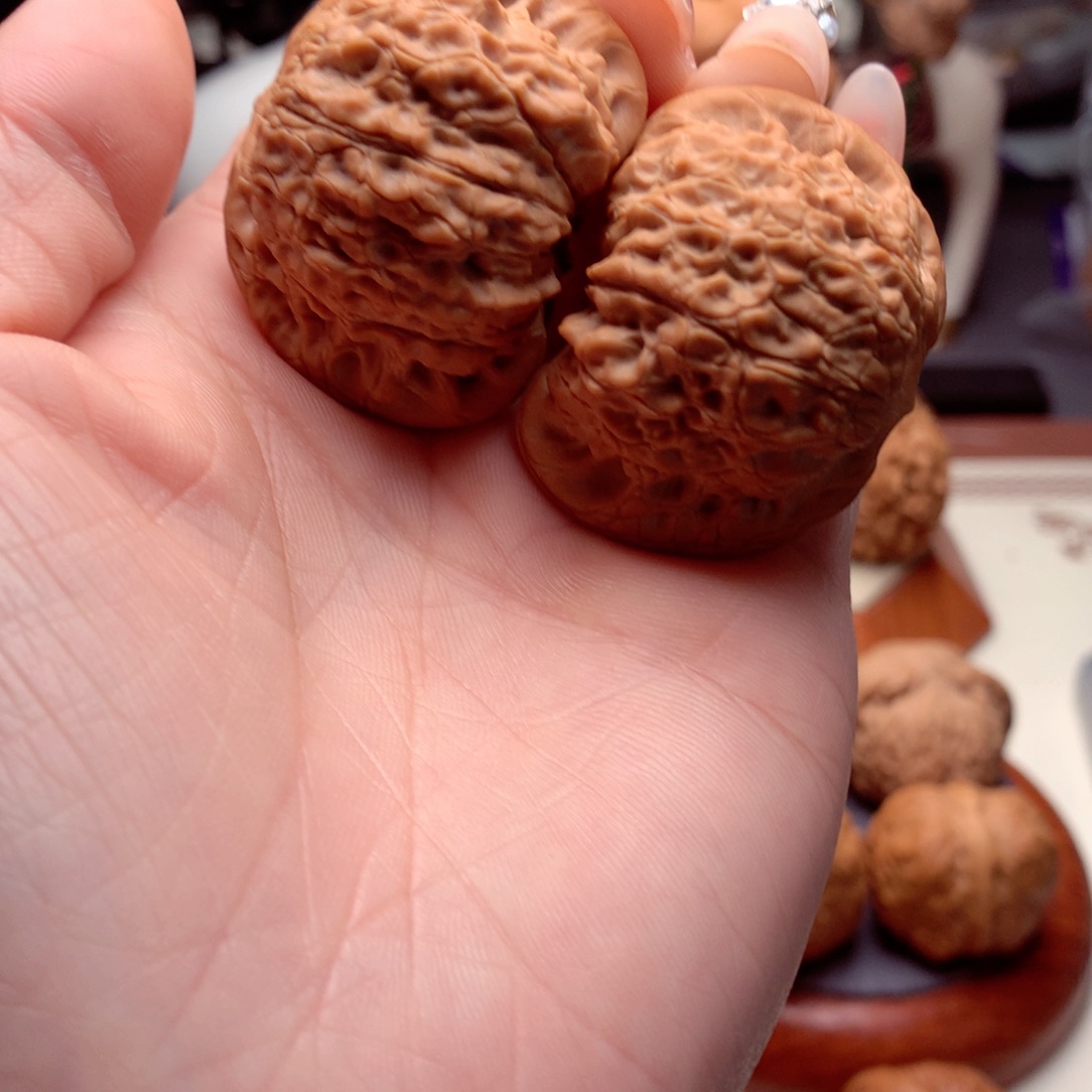 文玩核桃吊坠痞**린血麒麟全品。  6号