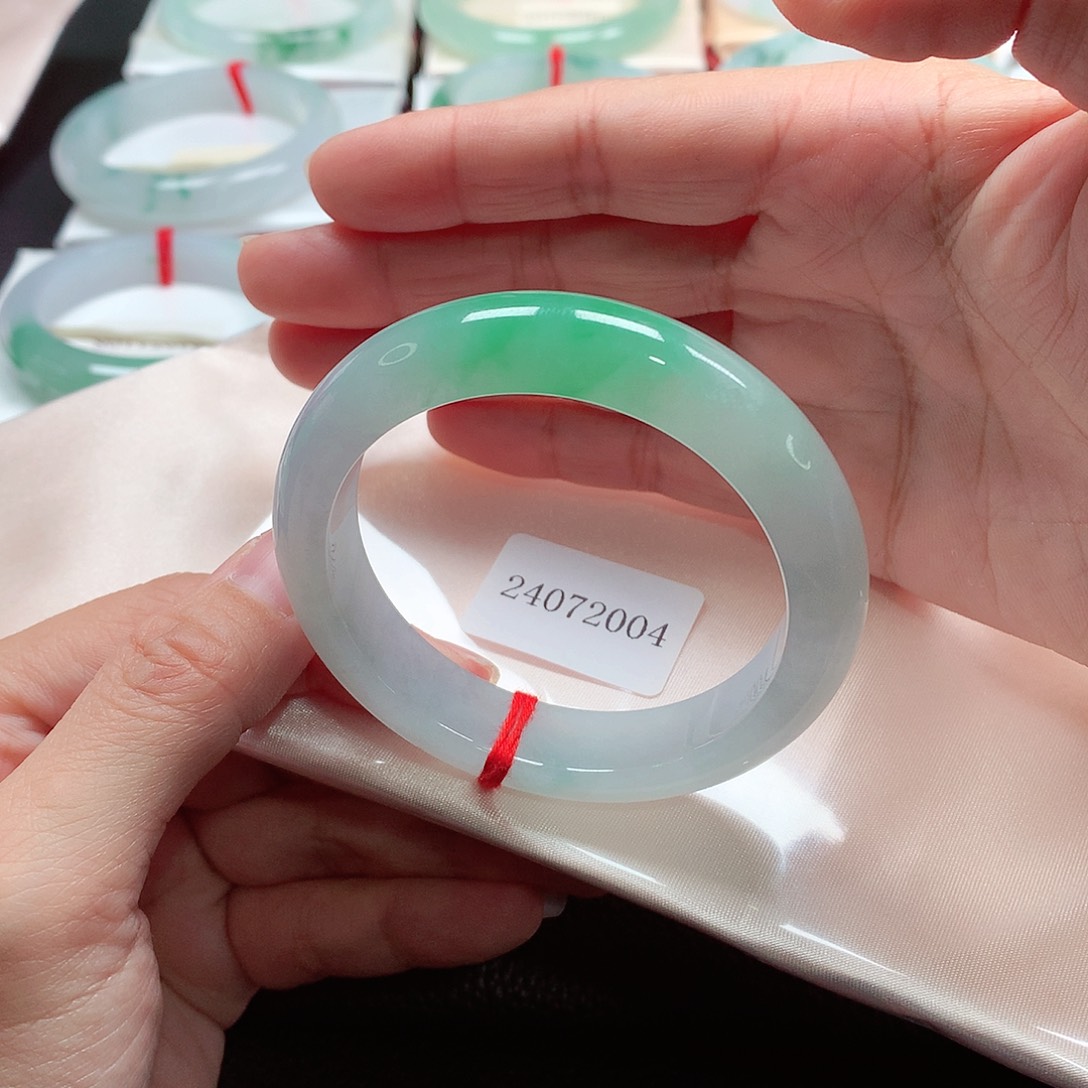 翡翠手镯未镶嵌c**茶天然A货翡翠手镯