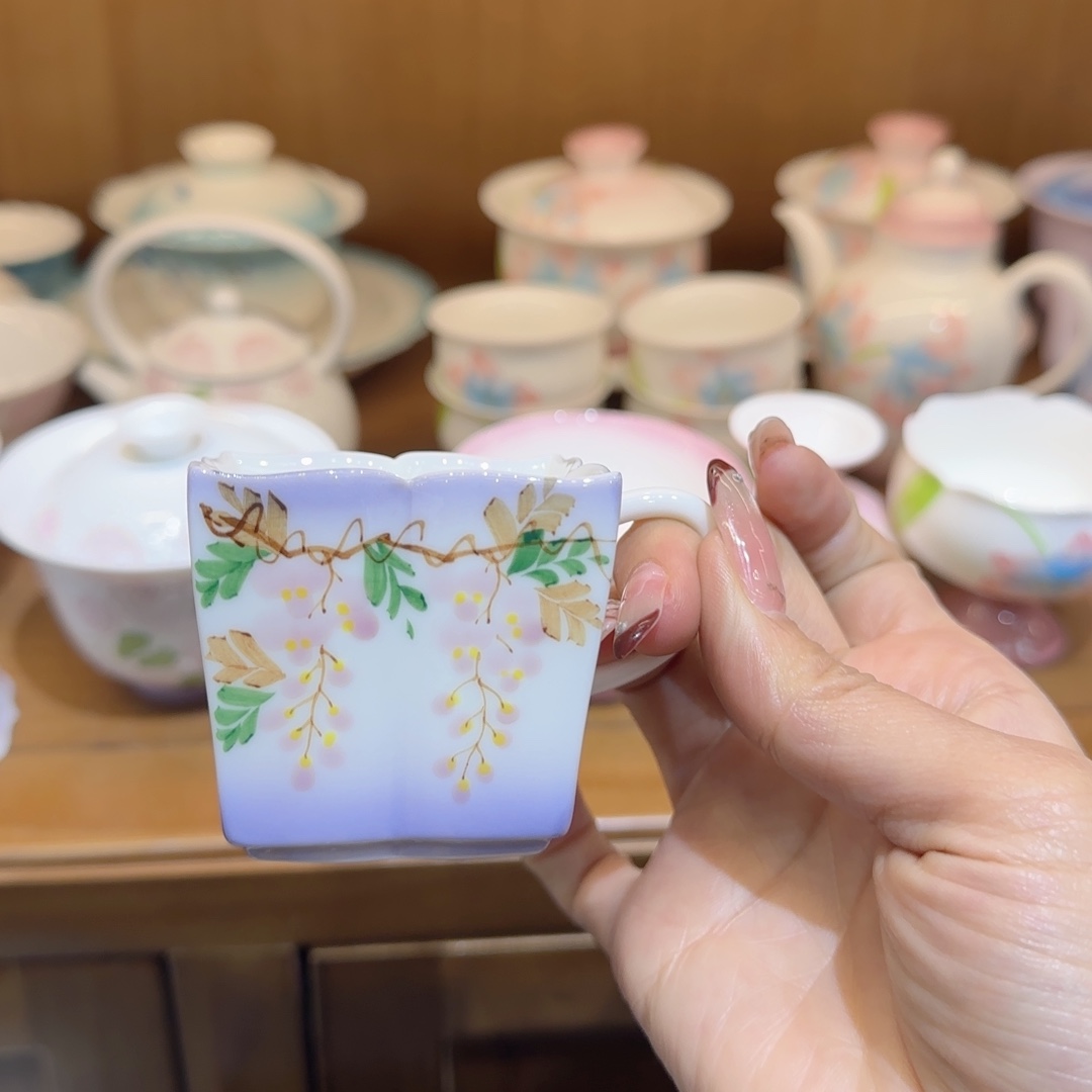 小***圆茶杯的设计非常独特又很
