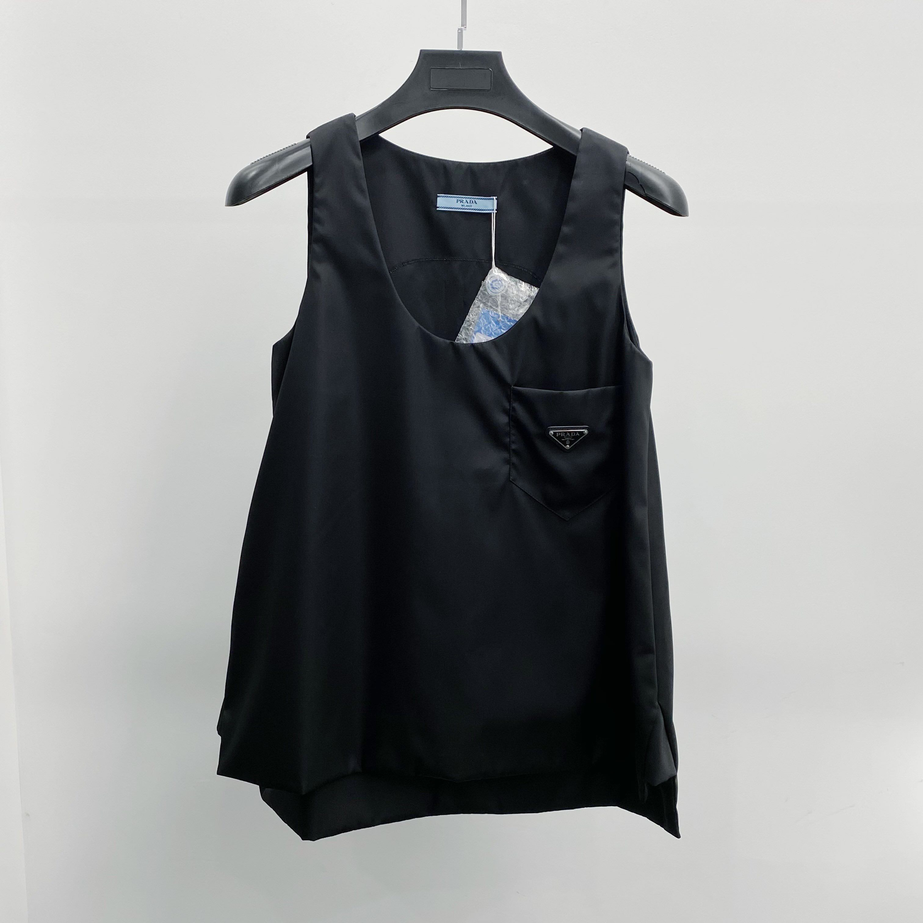 全新未使用 Prada/普拉达 sm13318318 三角标logo吊带连衣裙 40码