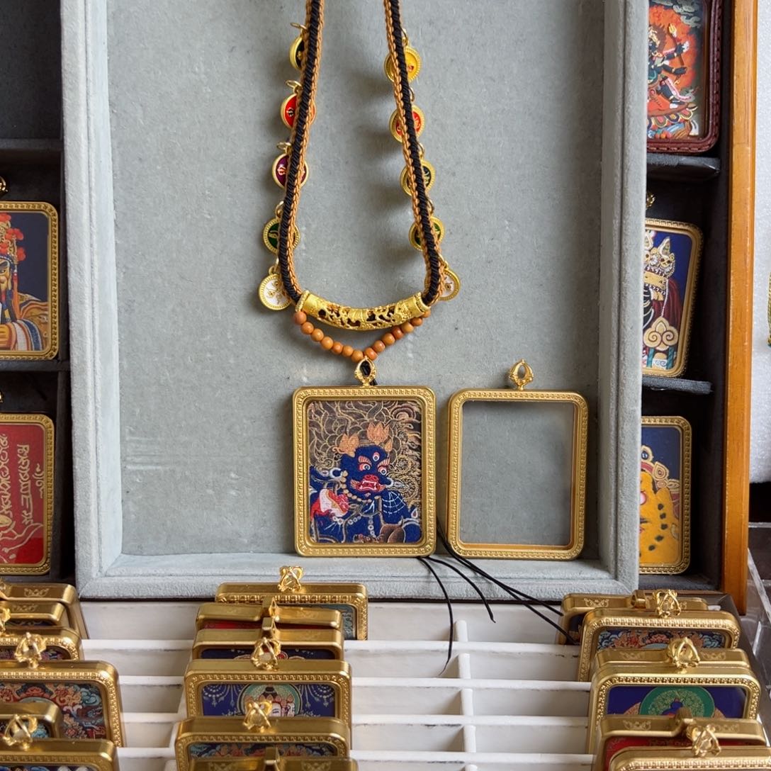 吊坠腊*单面黑财神配双面壳子