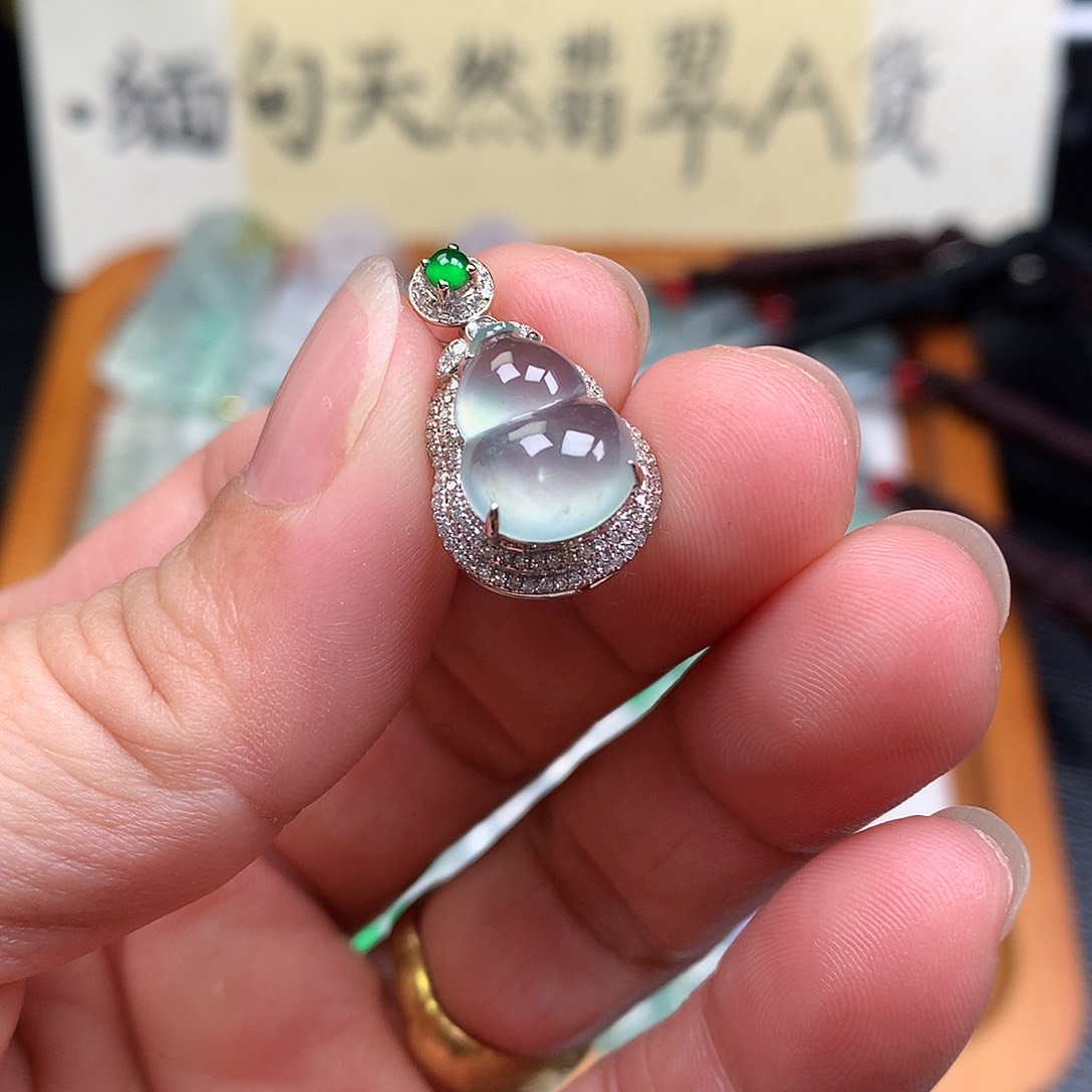 翡翠裸石18K金镶嵌缅甸天然A货翡翠冰种葫芦