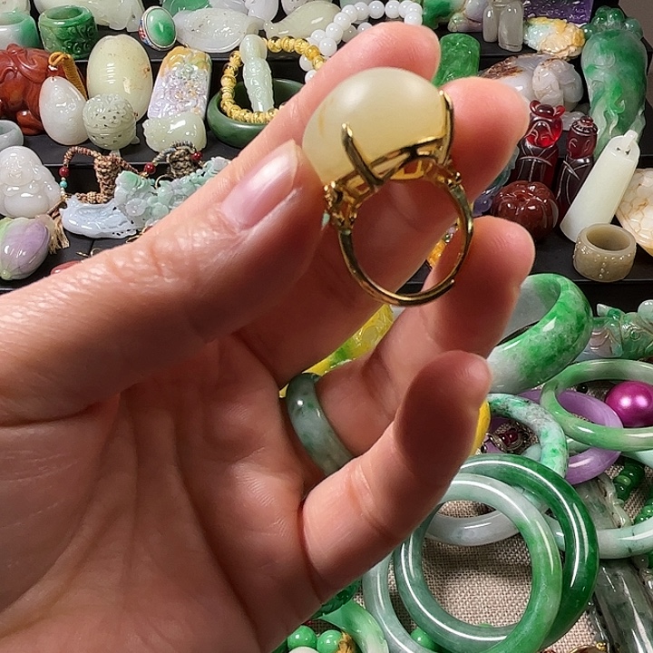 翡翠未镶嵌颈饰翡翠未镶嵌颈饰