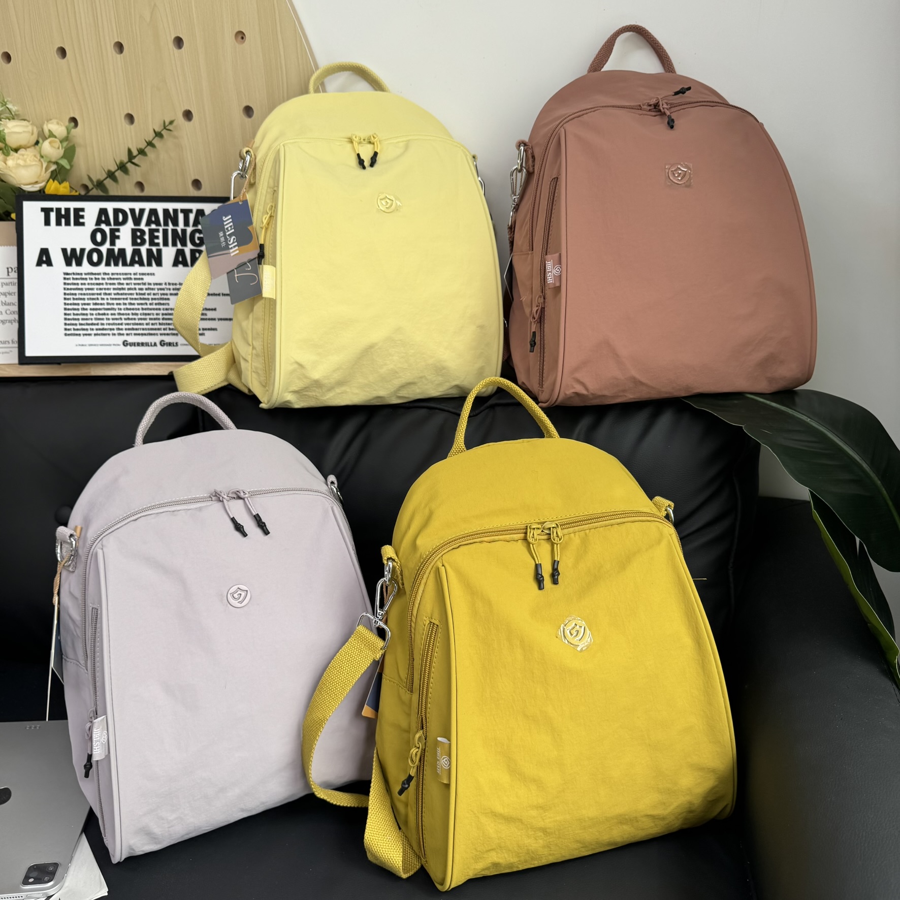 出游女士双肩包新款简约百搭防水背包可单肩大容量学生书包妈咪包