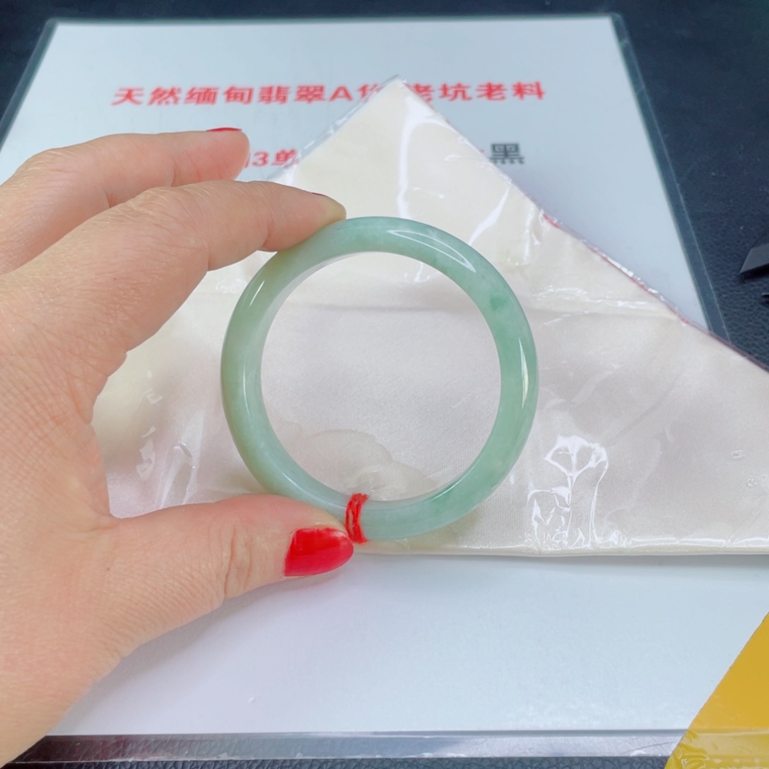 翡翠手镯未镶嵌张*