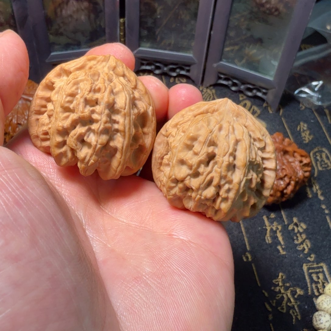 文玩核桃吊坠白狮子41