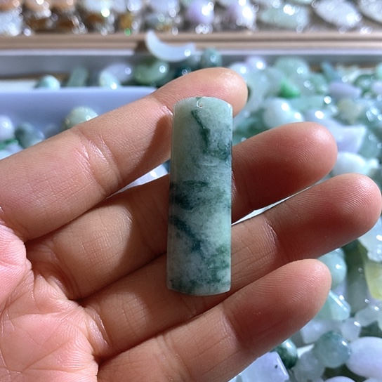 翡翠未镶嵌颈饰平安牌