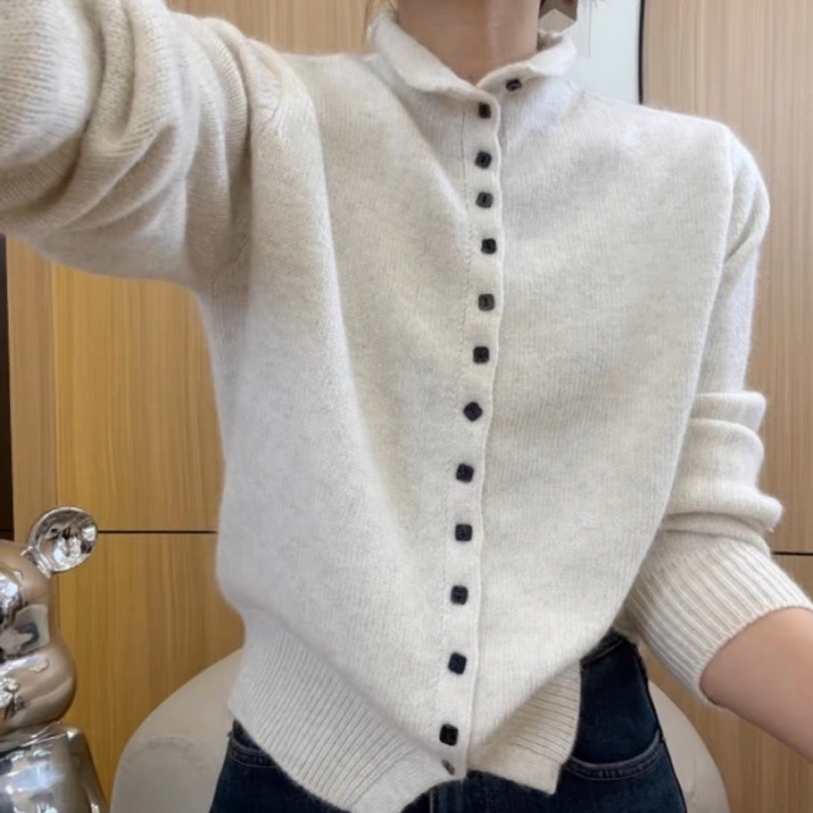 2025欧洲站冬季新款宽松休闲立领单排扣小扣针织开衫叠穿毛衣女