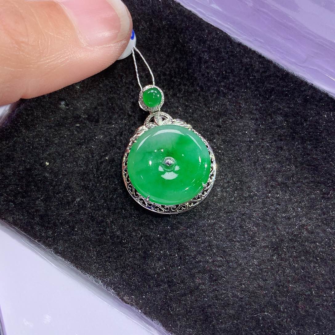 翡翠吊坠(赠链)18K金镶嵌