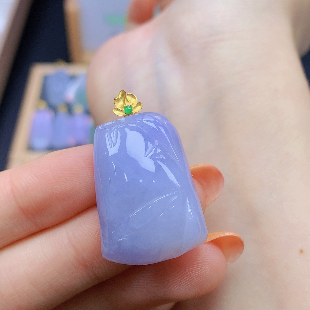 翡翠18K金镶嵌颈饰翡翠