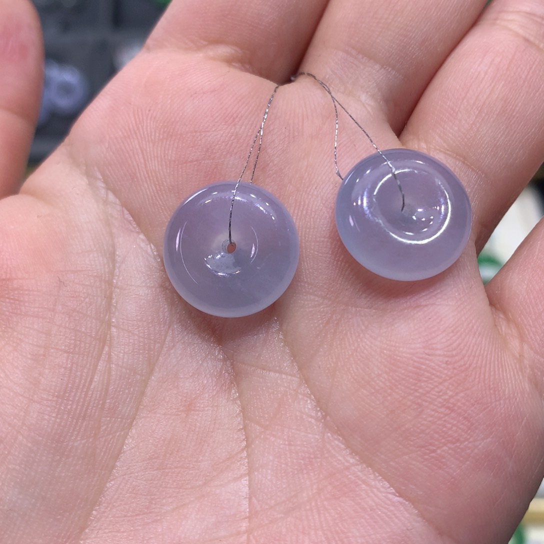 翡翠耳饰未镶嵌翡翠