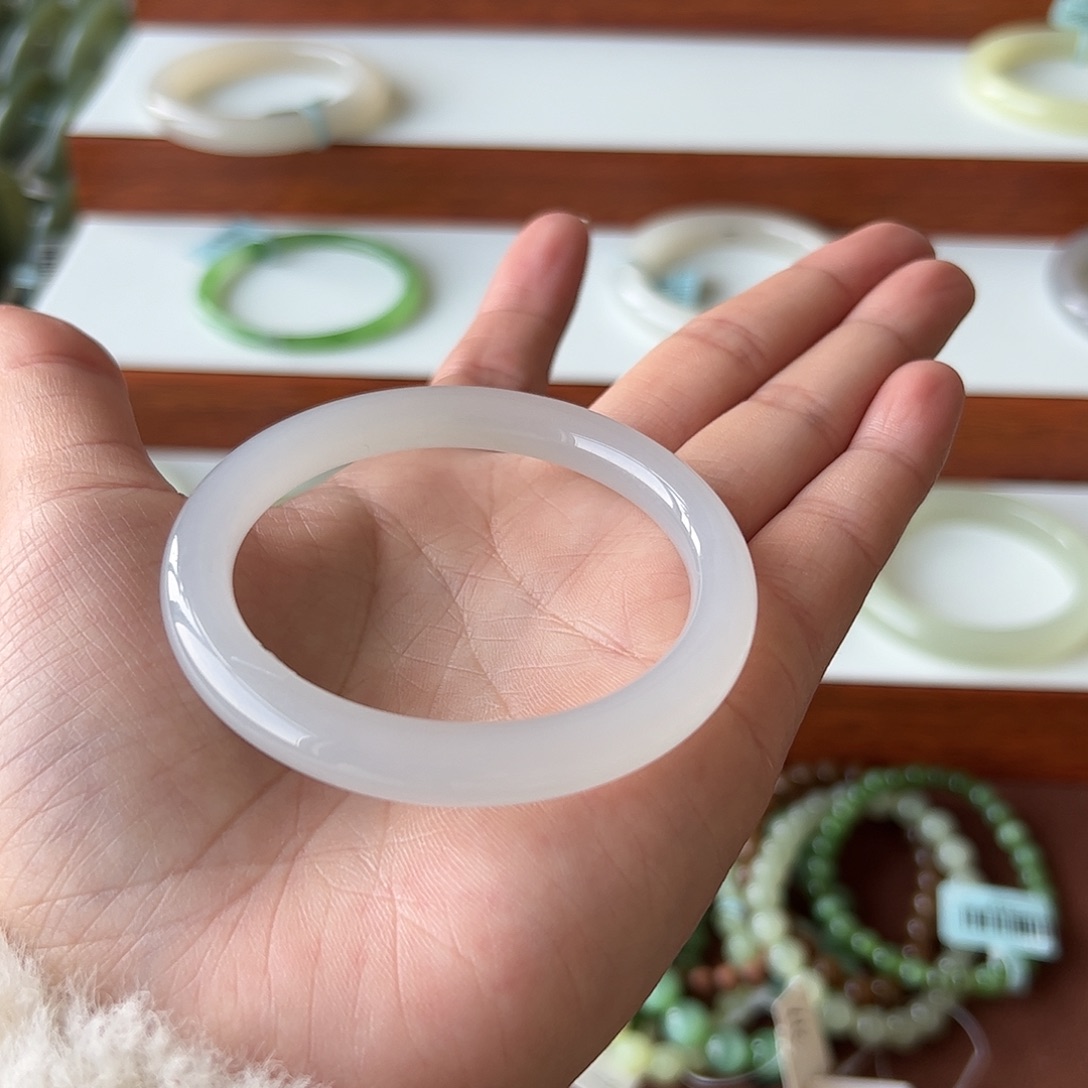 和田玉手镯未镶嵌小*鹿