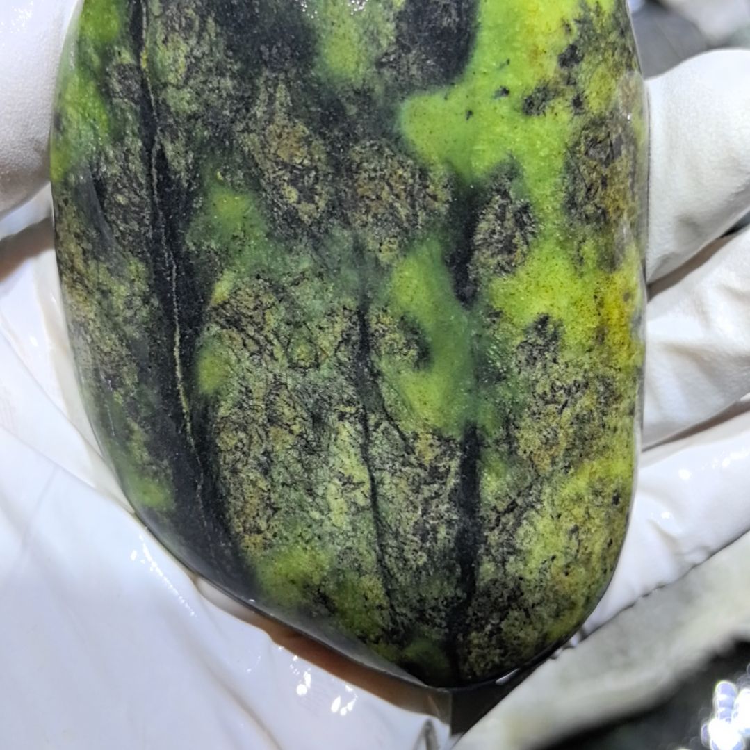 麦***1藏玉药王石原石一个