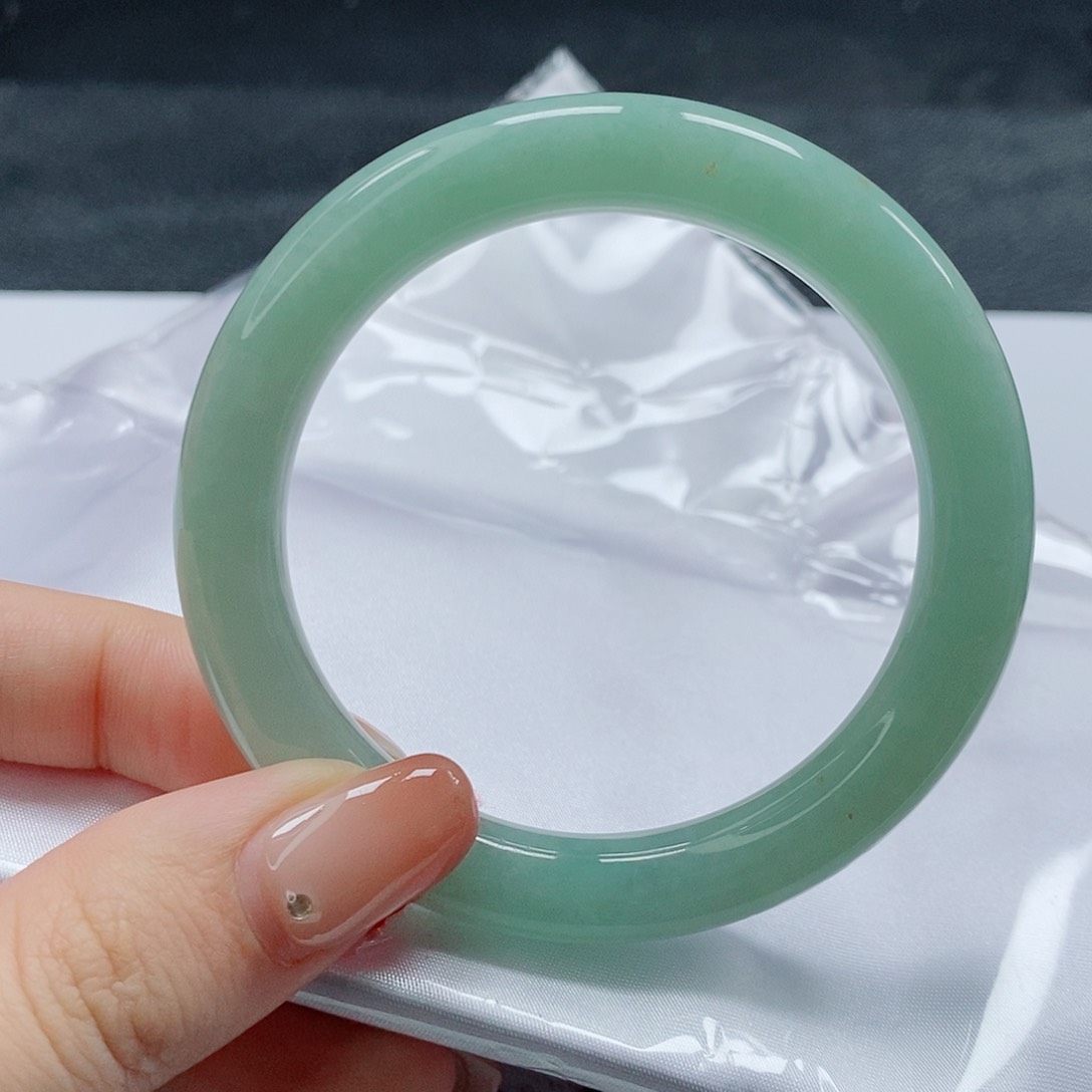 【闪购商品】未镶嵌手镯（圆镯）翡翠513号