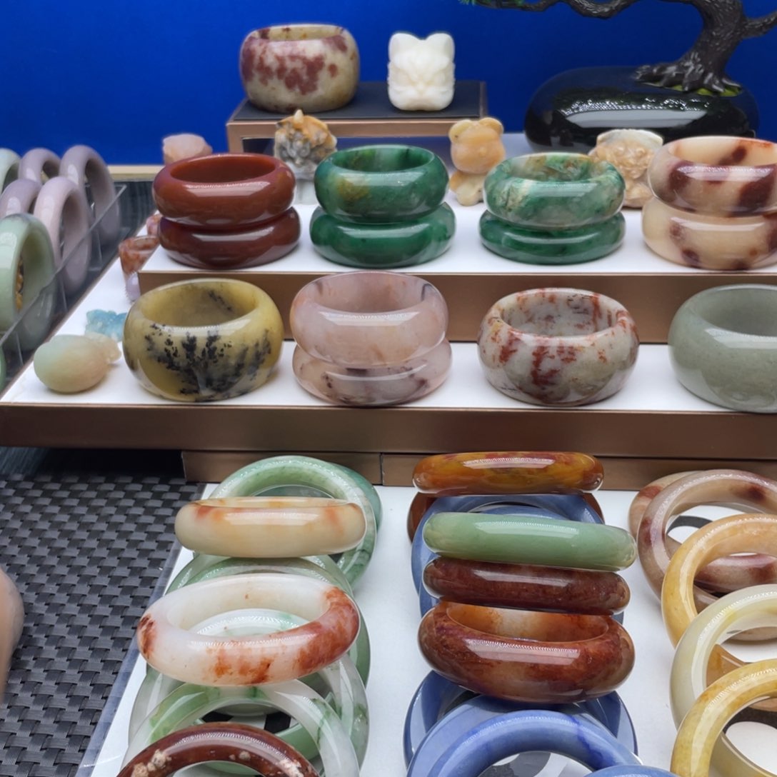 石英质玉手镯未镶嵌太****卷