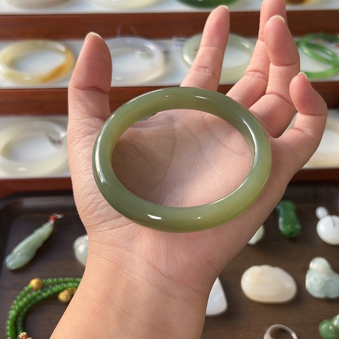 G***~和田玉未镶嵌手镯