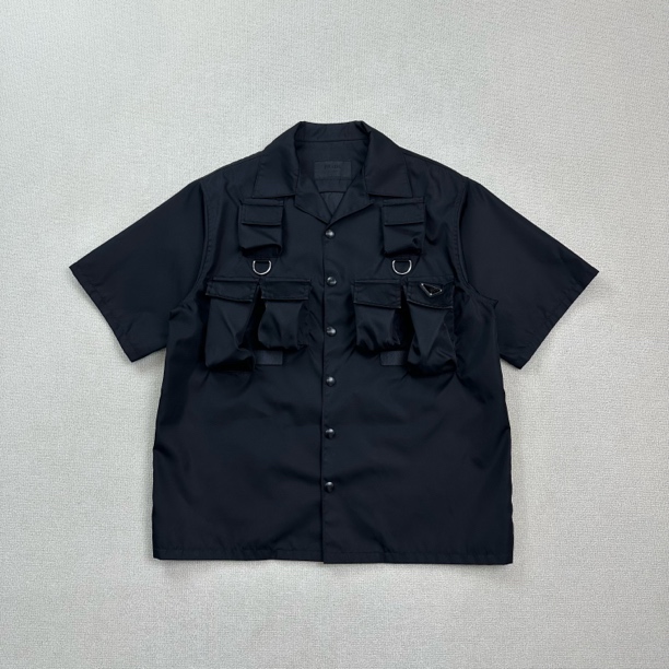 99新 Prada/普拉达 三角钢标多口袋短袖/M码/WL2140