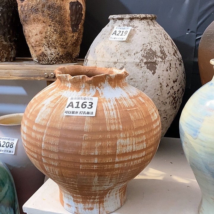 瓶景德镇陶瓷。景德镇陶瓷