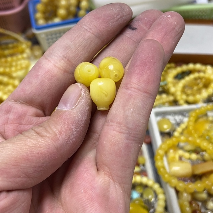 蜜蜡未镶嵌裸石多样性发货其一