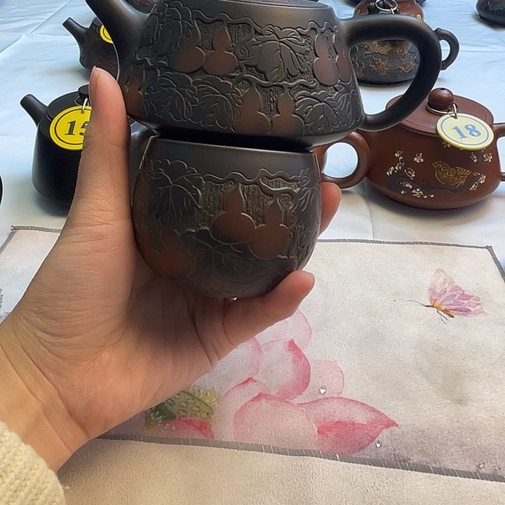 曾**红广西钦州坭兴陶茶壶