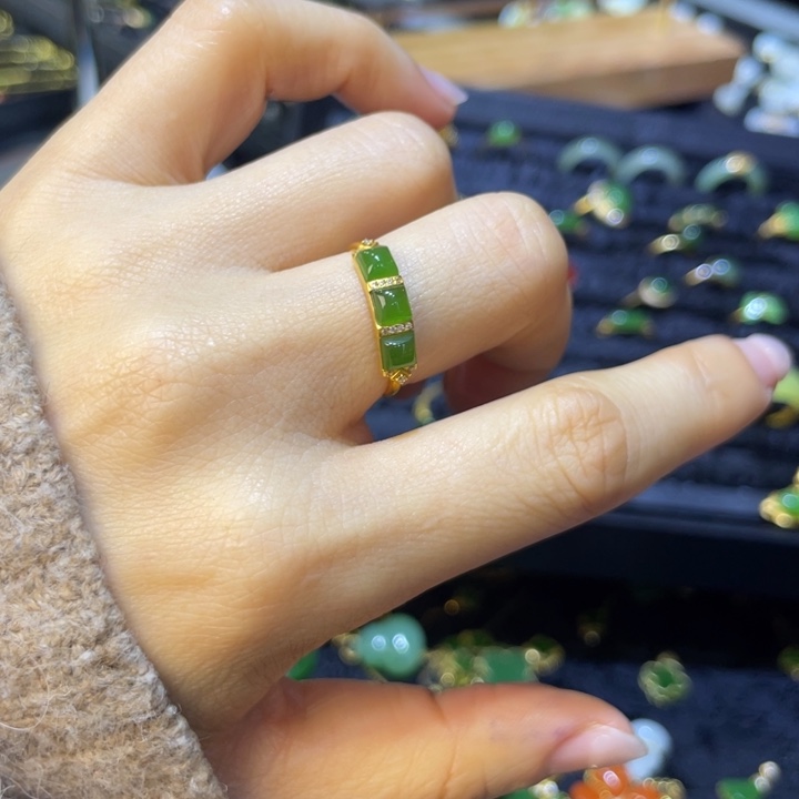 和田玉18K金镶嵌戒指